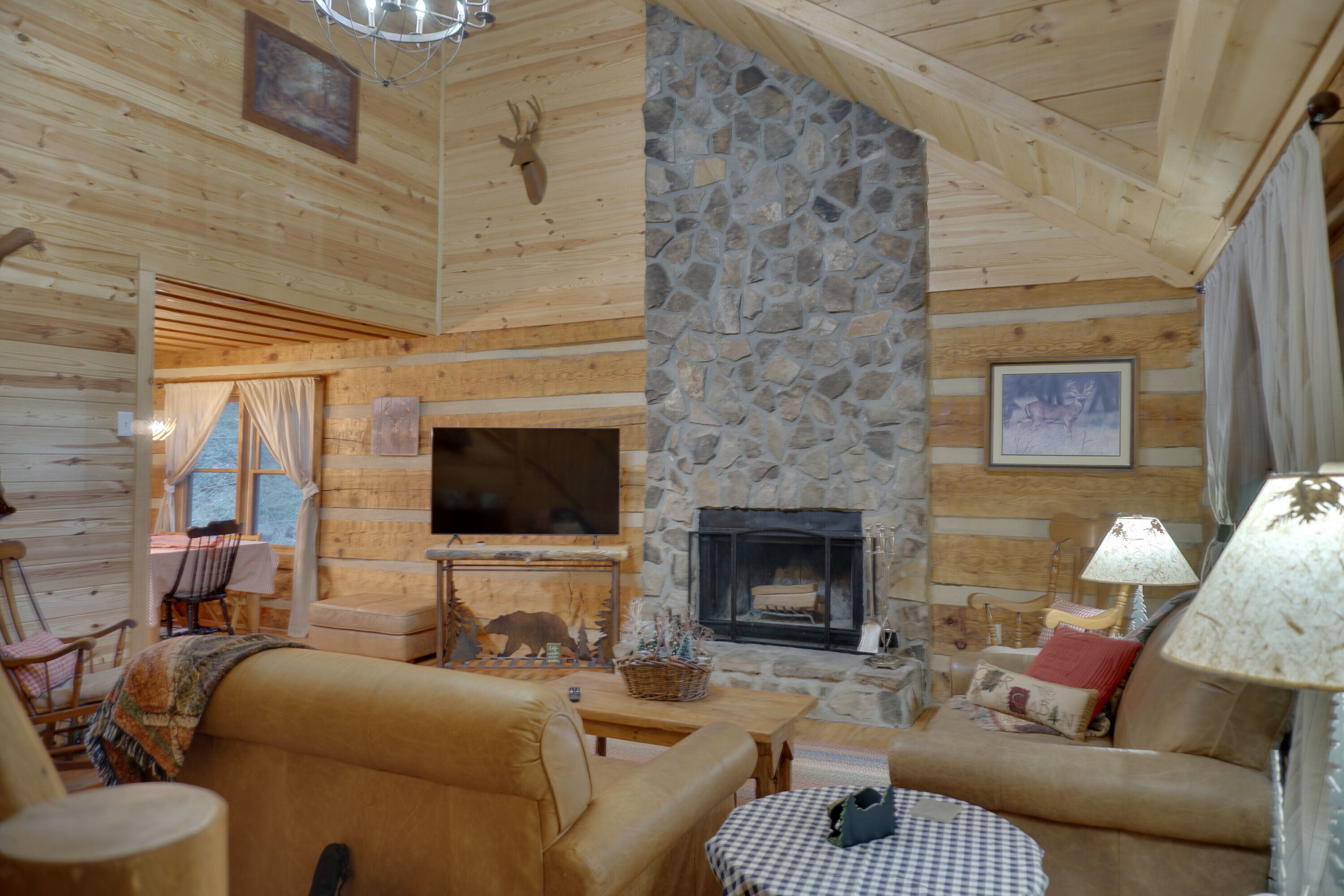 Cozy Cabin with ADA accessible, golfing, hiking,, beach, tennis, and more!