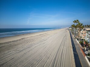 Beach nearby, sun loungers, beach towels - Mission Beach gem, steps to the sand! 3br/2 ba (San Diego)