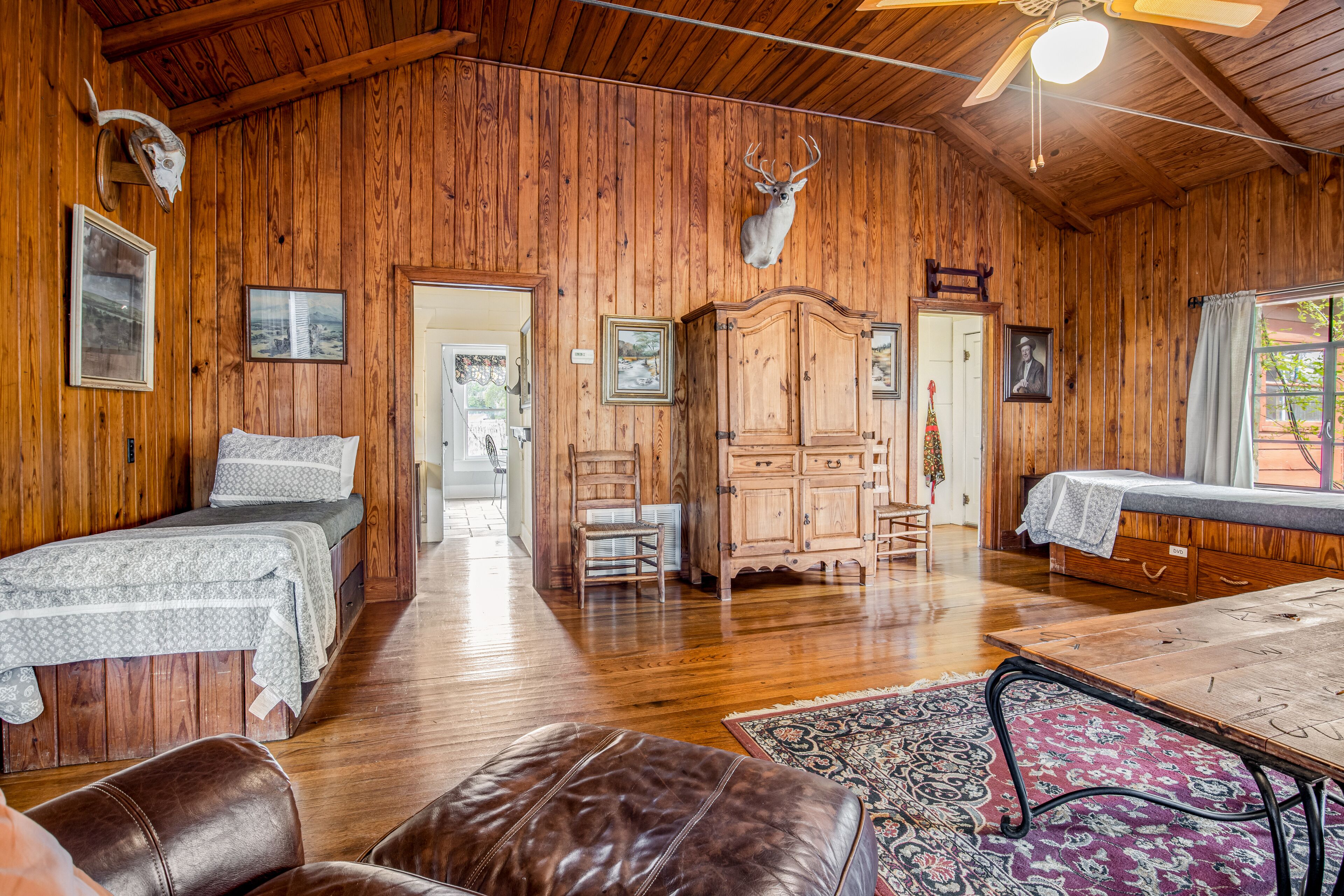 Beautiful farmhouse with expansive backyard, central AC, & firepit