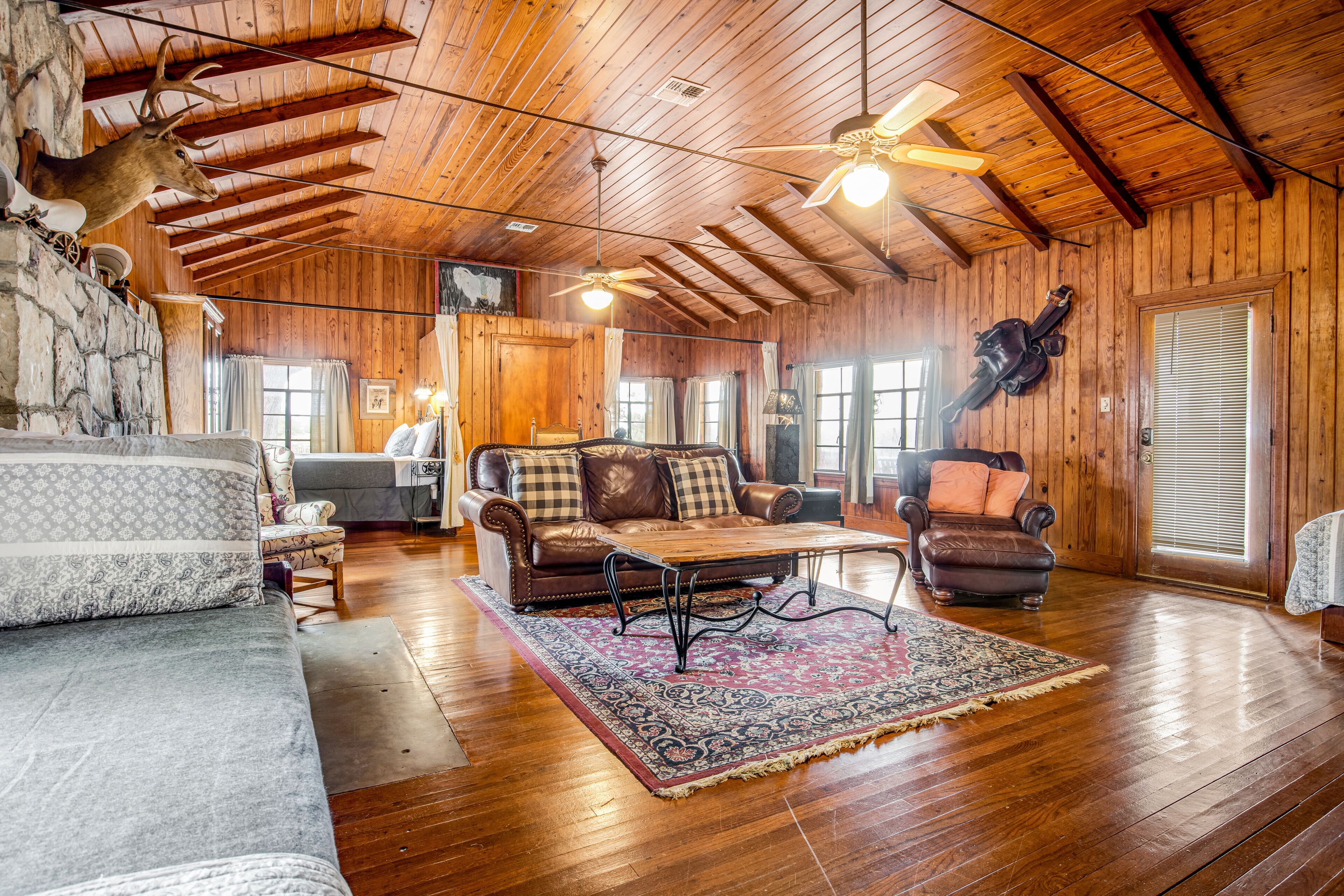 Beautiful farmhouse with expansive backyard, central AC, & firepit