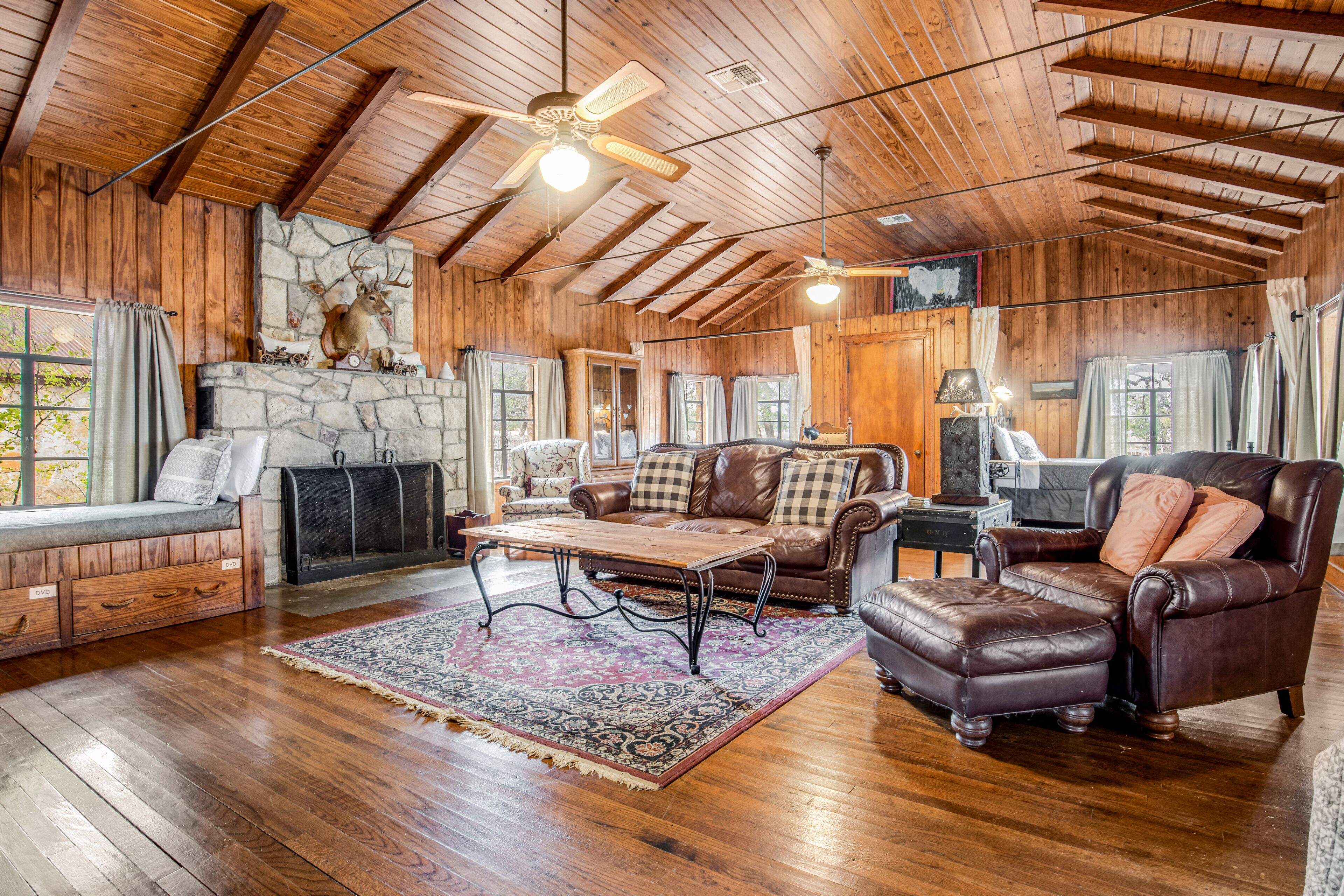 Beautiful farmhouse with expansive backyard, central AC, & firepit