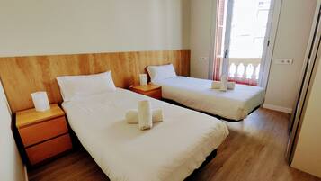 2 slaapkamers, een strijkplank/strijkijzer, gratis wifi, beddengoed