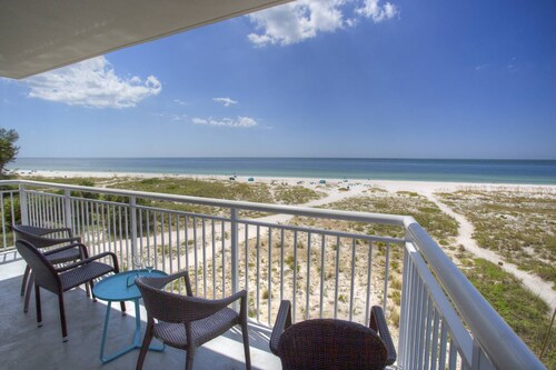 Spectacular Beachfront Building. Enjoy Pool, Hot Tub, Private Beach View Balcony, Nearby Restaurants