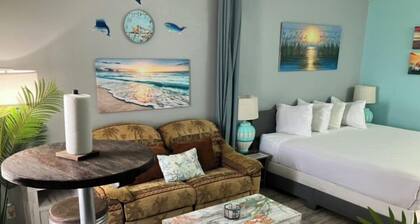 Paradise on the Sarasota Bay, Close to Gulf Beaches, Heated Pool, Restaurant