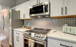 Refrigerador, horno, parrilla de estufa y lavavajillas