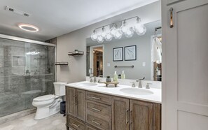 Ensemble douche/baignoire, serviettes fournies