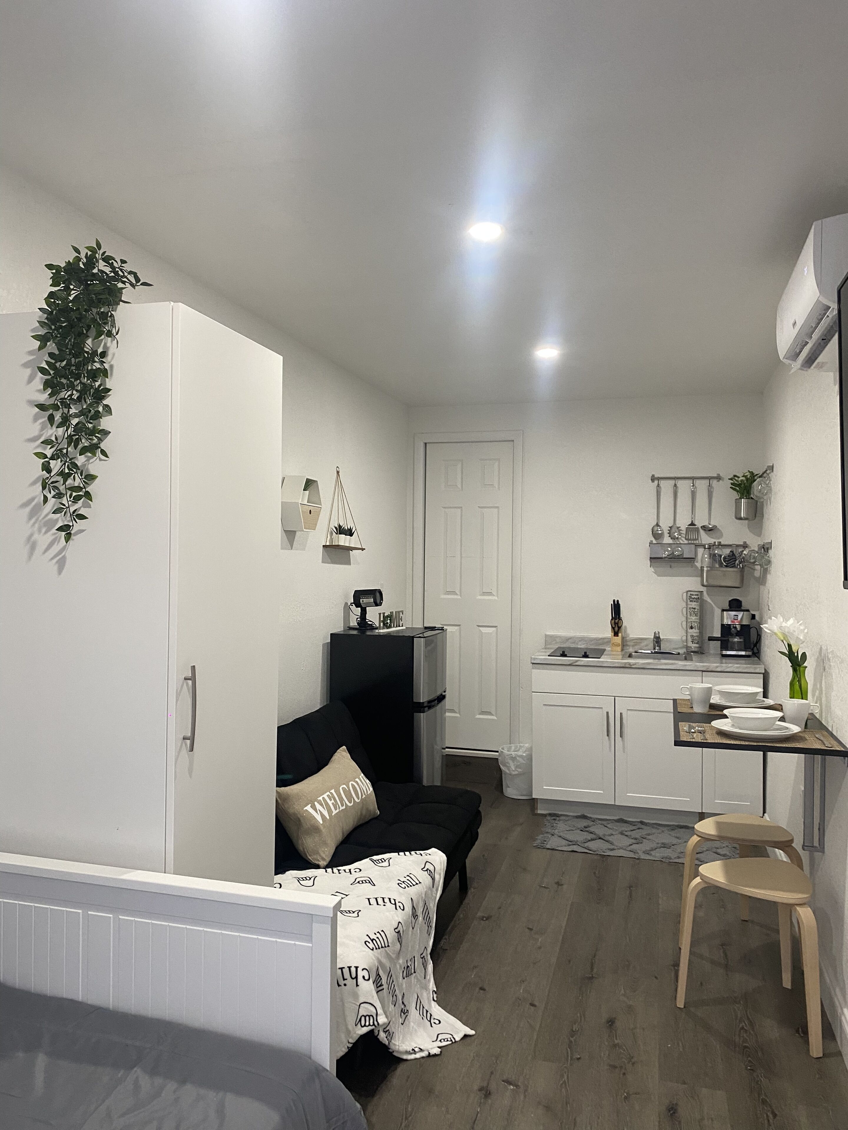 Tiny place with private hot tub. 7 min to Miami Airports.