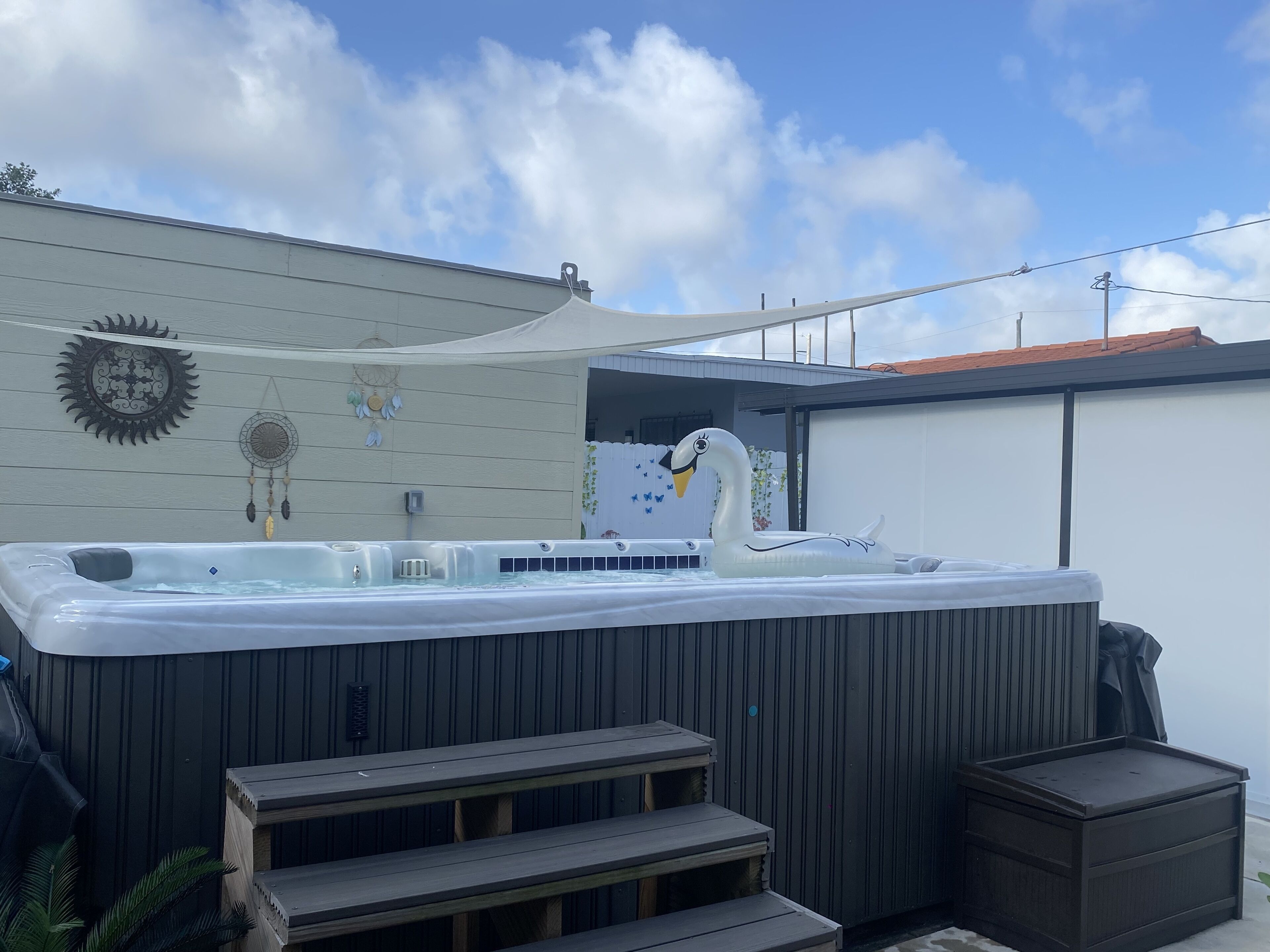 Tiny place with private hot tub. 7 min to Miami Airports.