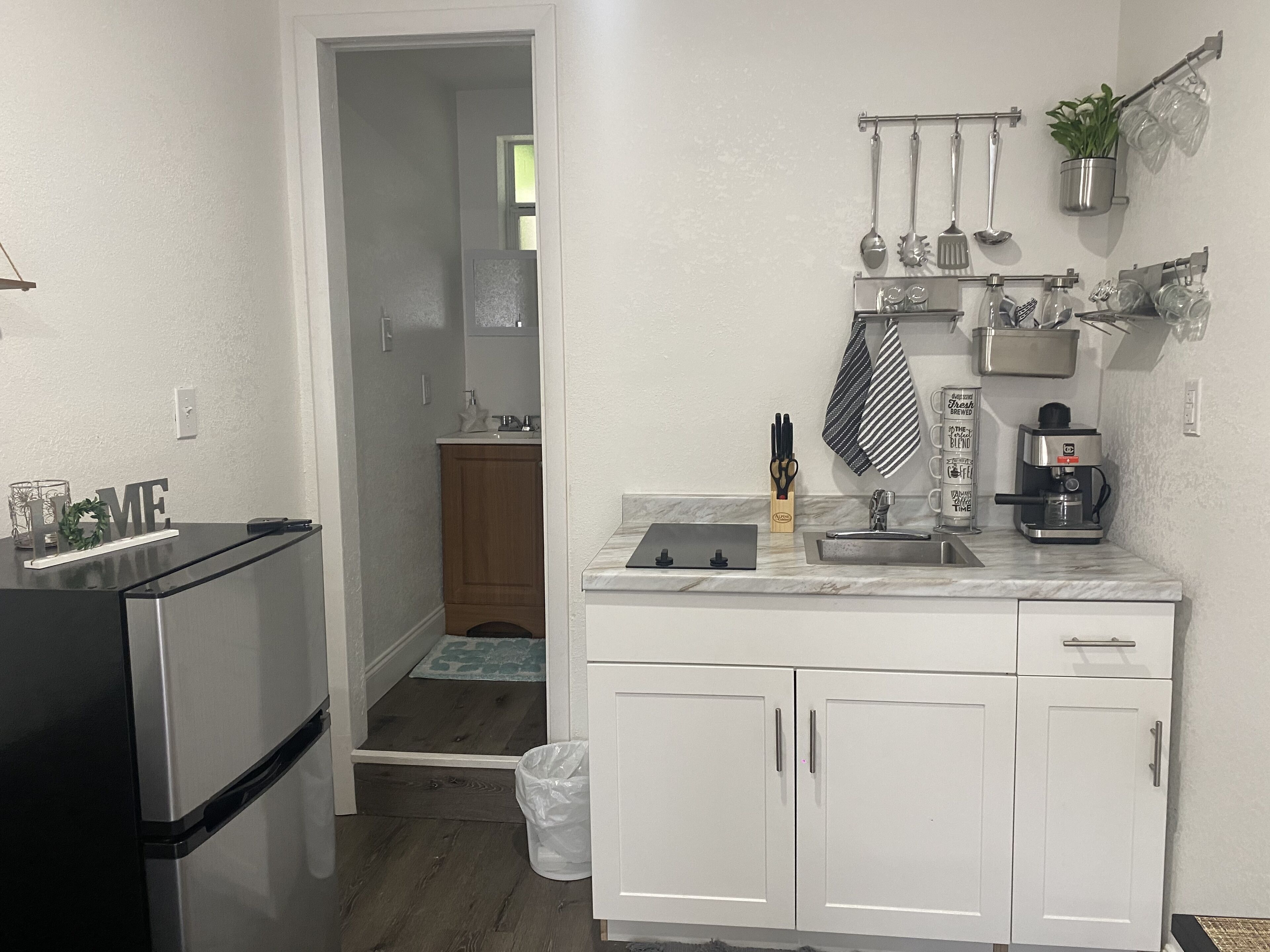 Tiny place with private hot tub. 7 min to Miami Airports.