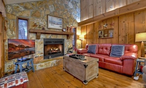 TV, fireplace, DVD player, video library - Cozy Charm with a Fireplace Feature - American Dream (Blue Ridge)
