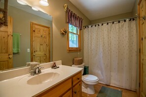 Ensemble douche/baignoire, serviettes fournies