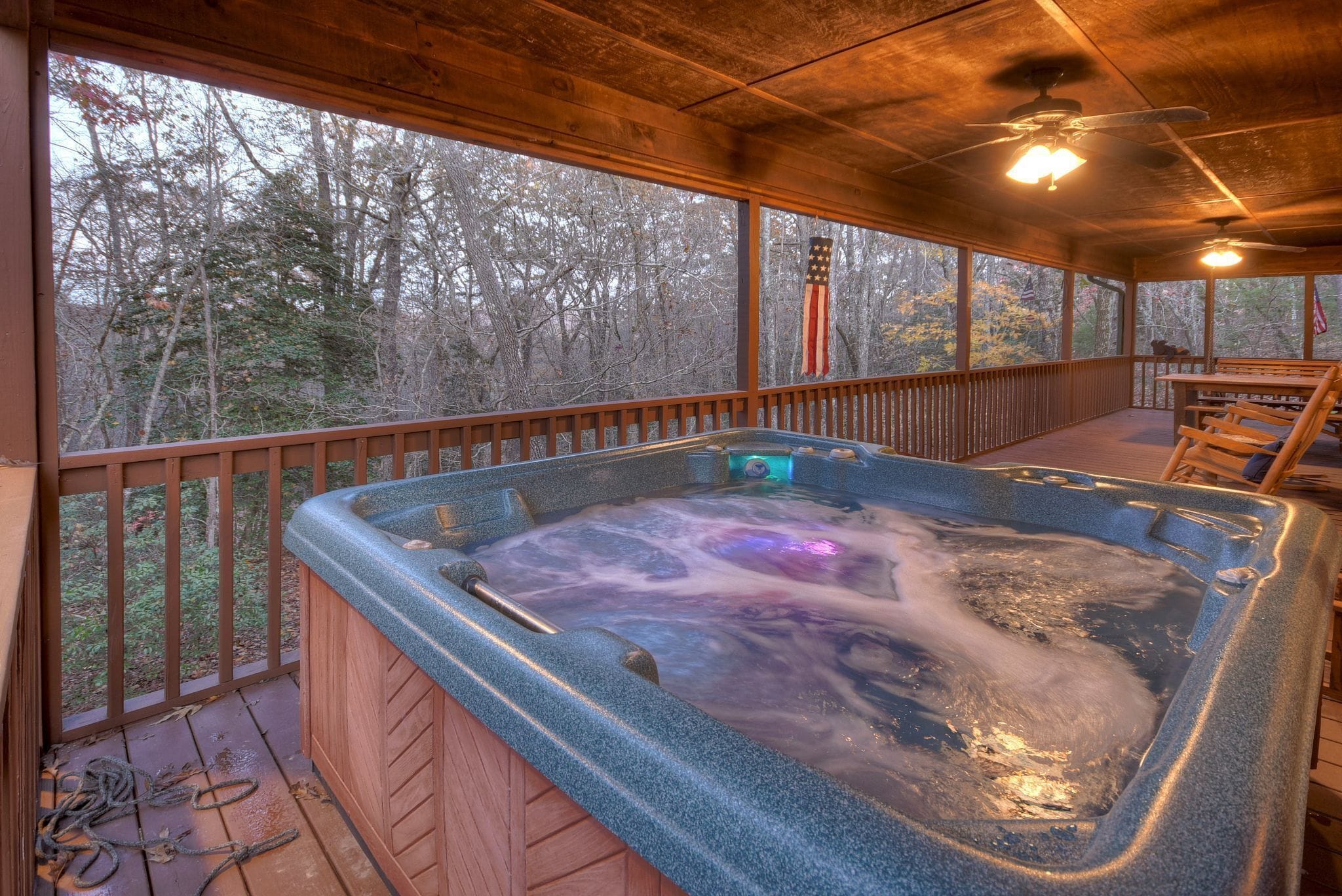 Annie's Mountain Mist - Hot tub & Fireplace