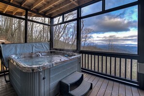 Interior - Nearby hikes + a hot tub! - Appalachian Sunrise (Blue Ridge)
