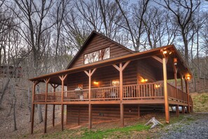 Exterior - Scenic Views, Hot Tub Soaks, Firepit Roasts, Cookouts & Nearby Adventures - Cardinal's Crossing (Morganton)