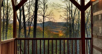 Scenic Views, Hot Tub Soaks, Firepit Roasts, Cookouts & Nearby Adventures - Cardinal's Crossing