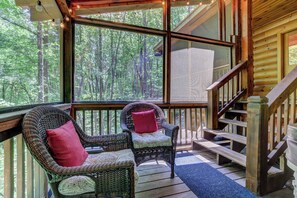 Interior - Soothing Hot Tub Dips, Cookouts, Game Nights, Fireside Chats & Outdoor Fun Nearby - 4 Seasons (Blue Ridge)
