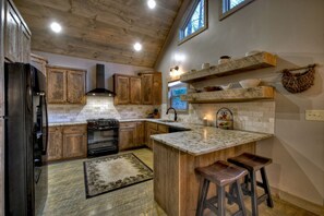 Fridge, oven, stovetop, dishwasher