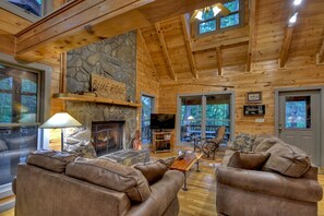TV, fireplace, DVD player - K6 Lodge - Gather around the firepit, soak in the hot tub, and splash in the creek! (Blue Ridge)