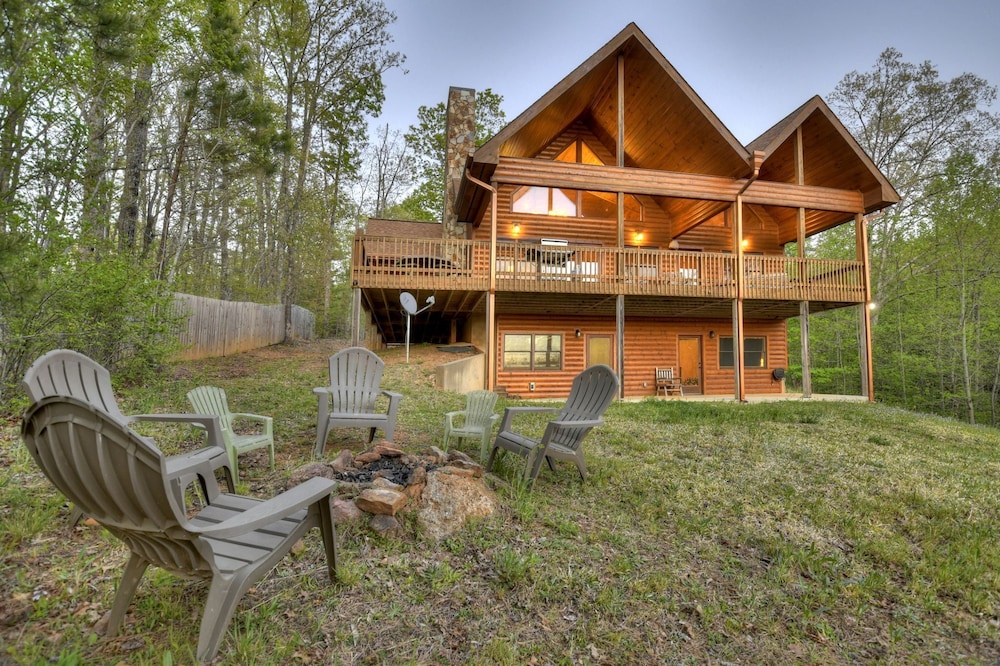 Sweet Seclusion - Firepit, king suite, serene outdoor spaces