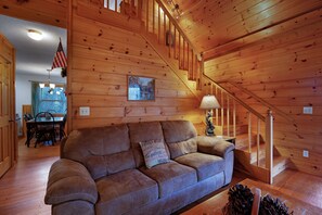 TV, fireplace, DVD player, table tennis - Peaceful Living - Minutes from Blue Ridge, hot tub, pool table (Blue Ridge)