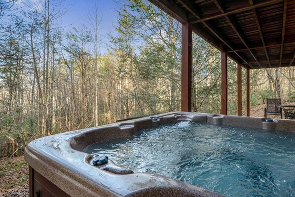 Outdoor spa tub