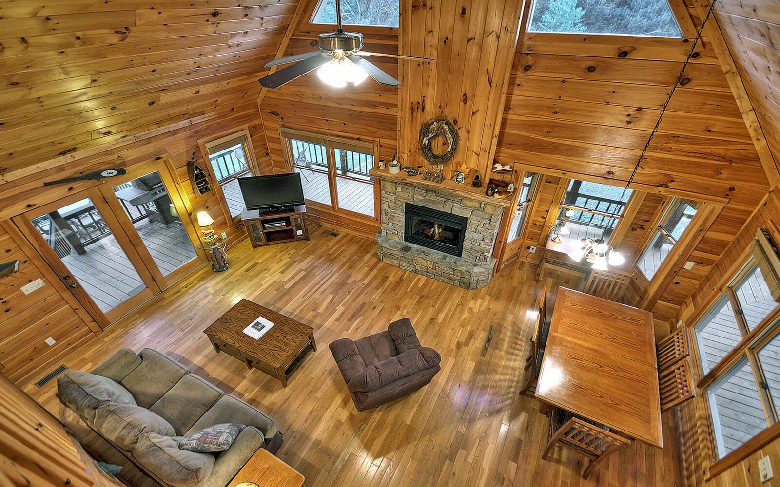 Rock Away - Creek Fishing, relax on the deck + Pet Friendly!