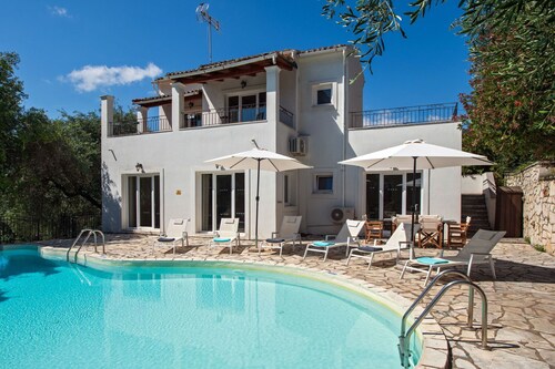 Villa Xanthe - Ferienvilla mit privatem Schwimmbad zu vermieten in Kassiopi, Korfu