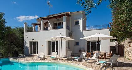 Villa Xanthe - Ferienvilla mit privatem Schwimmbad zu vermieten in Kassiopi, Korfu