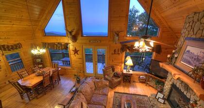 The View - Sweeping mountain views, gas fireplace, game room & hot tub!