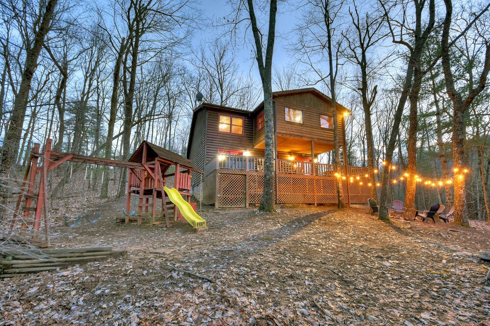 Serenity Now - Mountain view, firepit, hot tub, pet-friendly