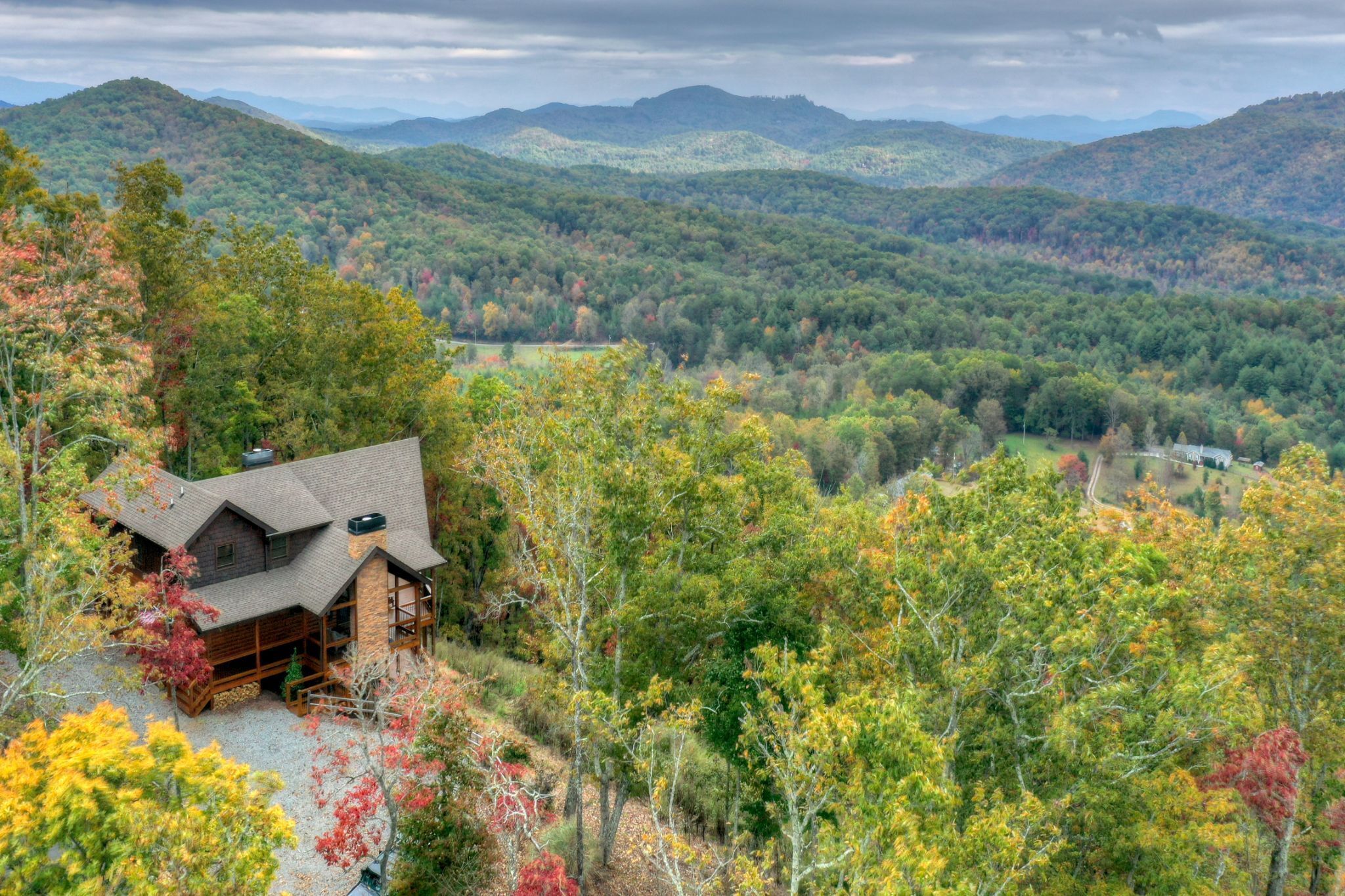 Skyfall - Mountain Views, Fireplace, Hot Tub