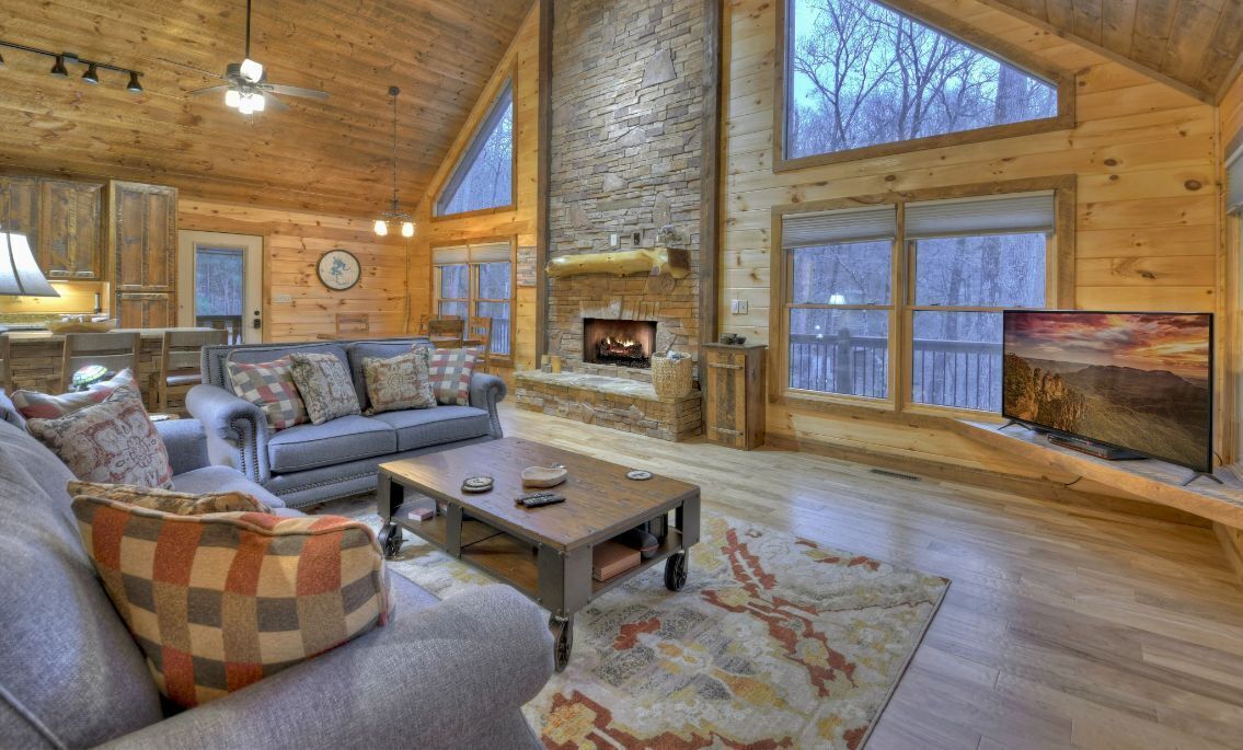 S'mores Cabin - Gas fireplace, firepit, hot tub