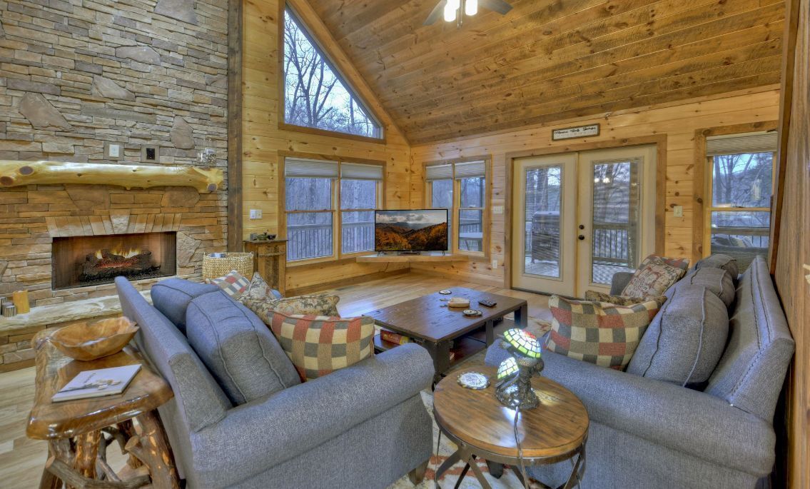 S'mores Cabin - Gas fireplace, firepit, hot tub