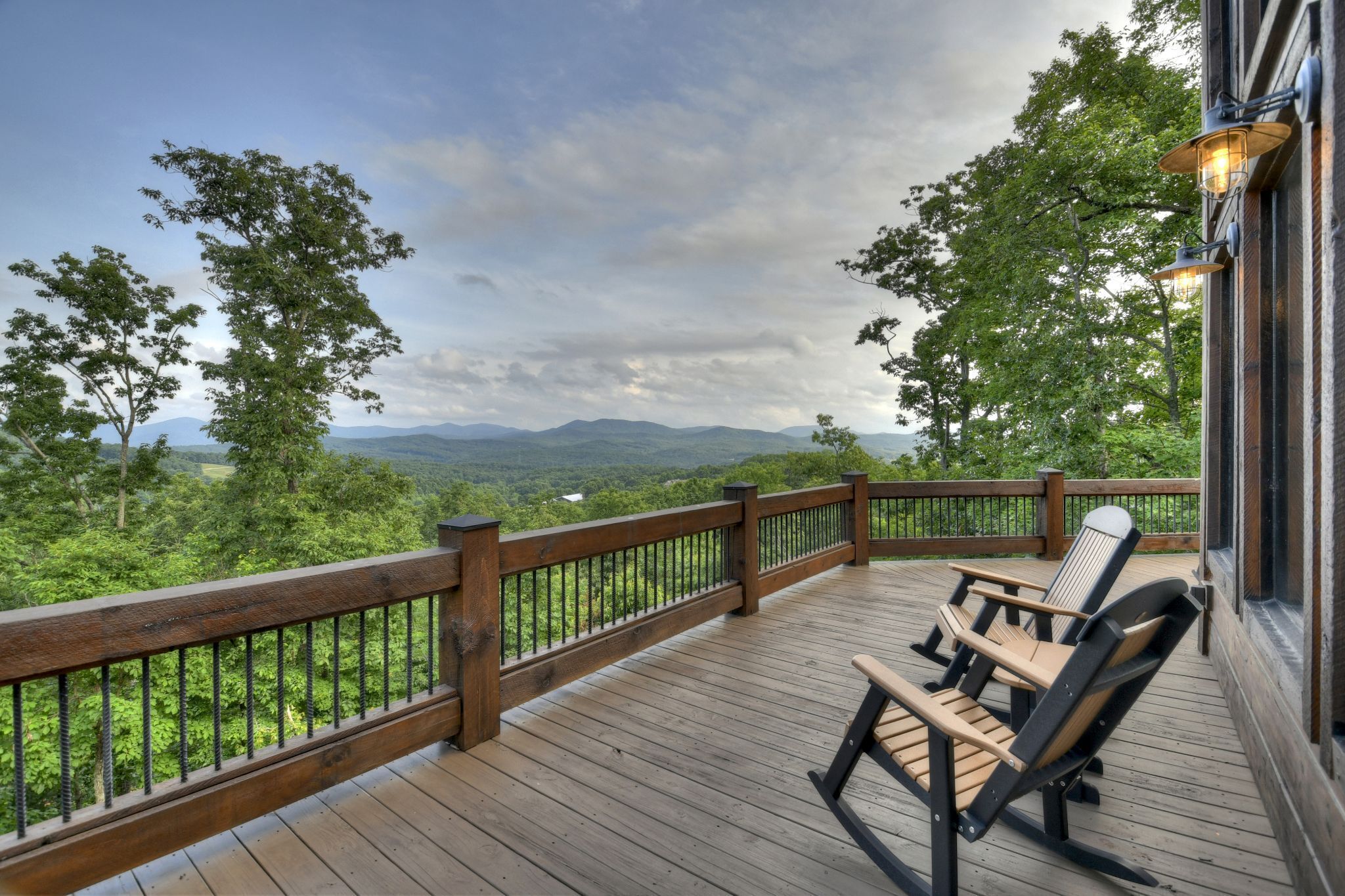 Honey Hill - Gorgeous long-range mountain views!
