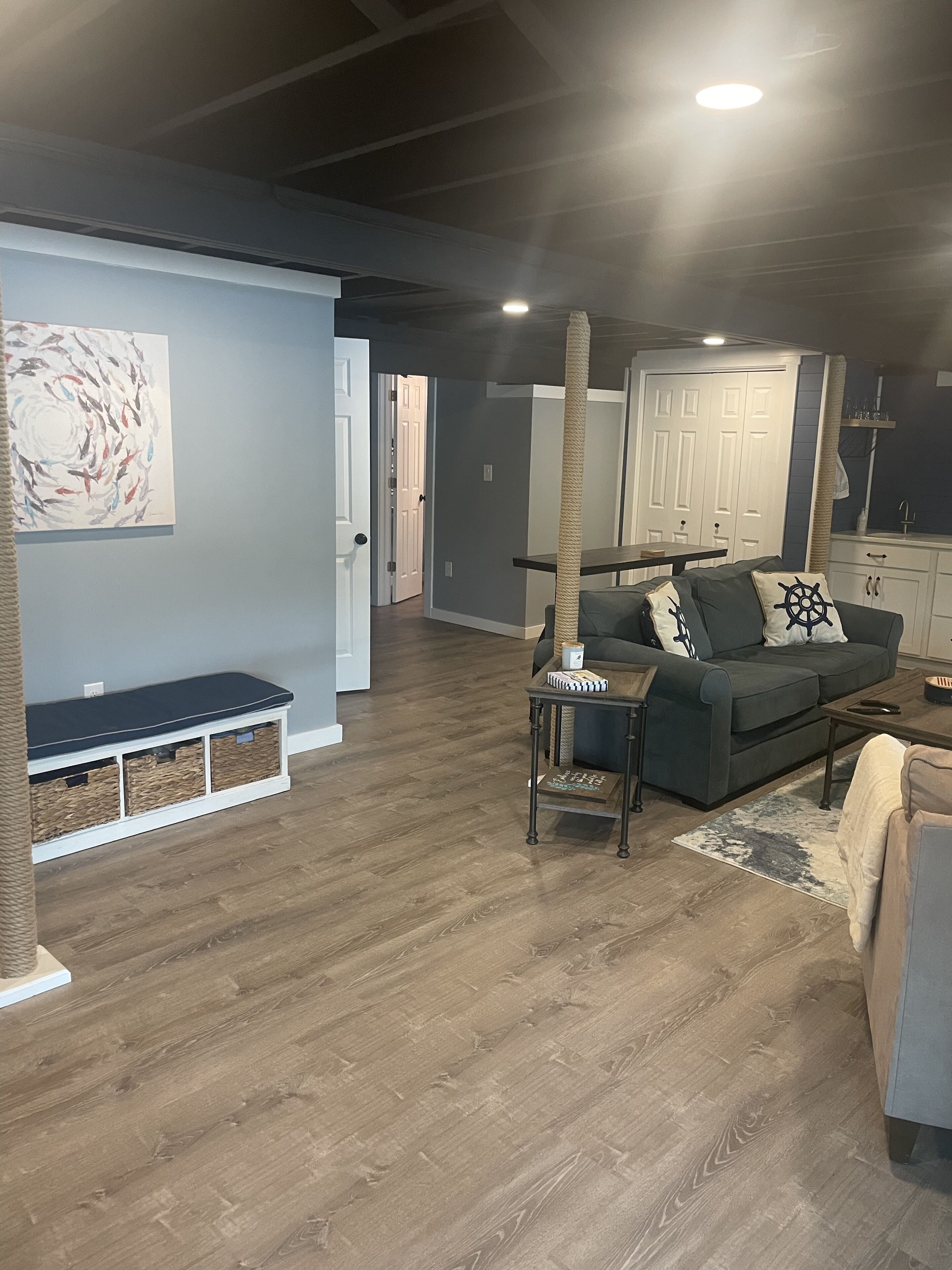 Peaceful Seasonal lake front cottage with view of Burden Lake