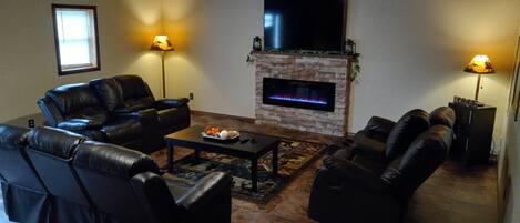 TV connectée, cheminée, baby-foot