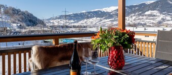 Stylishly furnished apartment, centrally located in Kaprun