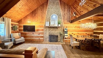 Télévision, cheminée, lecteur de DVD, table de tennis de table