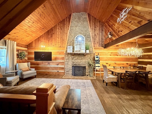 Soulshine- Wifi, Hot Tub, Firepit, Ping Pong Table