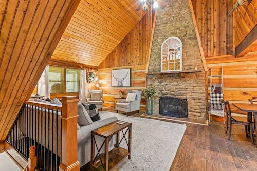 Soulshine- Wifi, Hot Tub, Firepit, Ping Pong Table