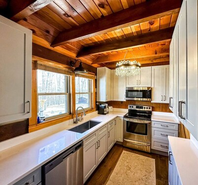 WiFi, Hot tub & Pets - Soulshine - Wooded Retreat