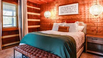 4 bedrooms, desk, WiFi, bed sheets