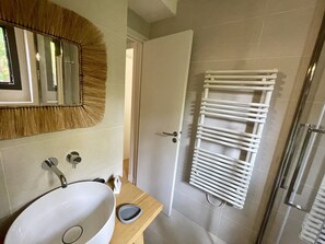 Shower, hair dryer, towels, toilet paper