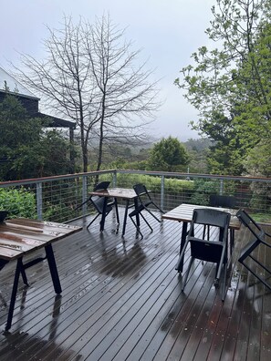 Outdoor dining - Unique modern, spacious, clean large 3 bedroom + study  in beautiful Blackwood (Blackwood)