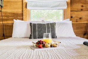 4 habitaciones, tabla de planchar con plancha y cuna de viaje 