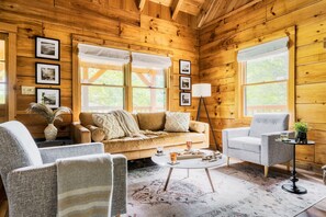 Smart TV, chimenea, videojuegos y libros 