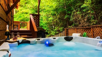 Tina de hidromasaje al aire libre