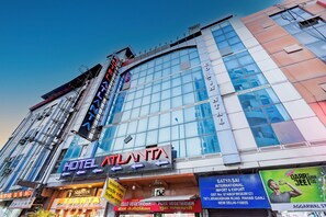 Front of property - Staybook Atlanta New Delhi Train Station (New Delhi)