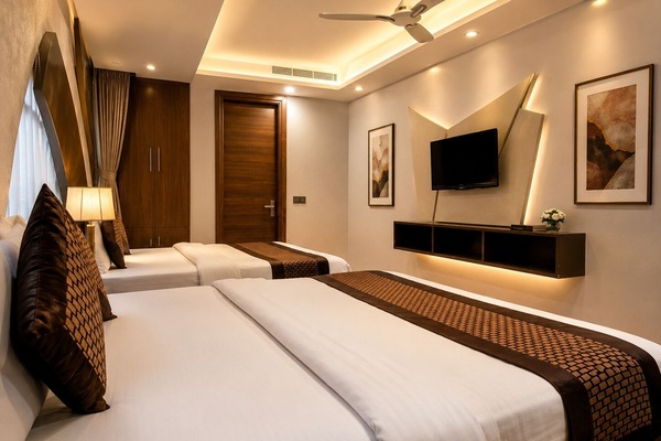 Family Studio Suite | Premium bedding, desk, laptop workspace, soundproofing