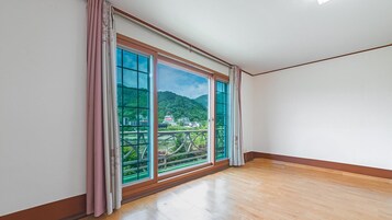 Basic Room, 1 Bedroom (302ho) | 1 bedroom, free WiFi